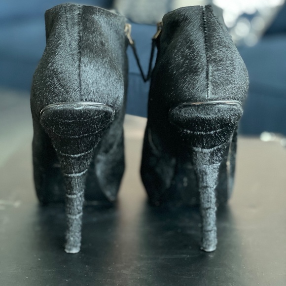 Elizabeth and James Calf Hair Black Bootie Size7.5 - Picture 3 of 4